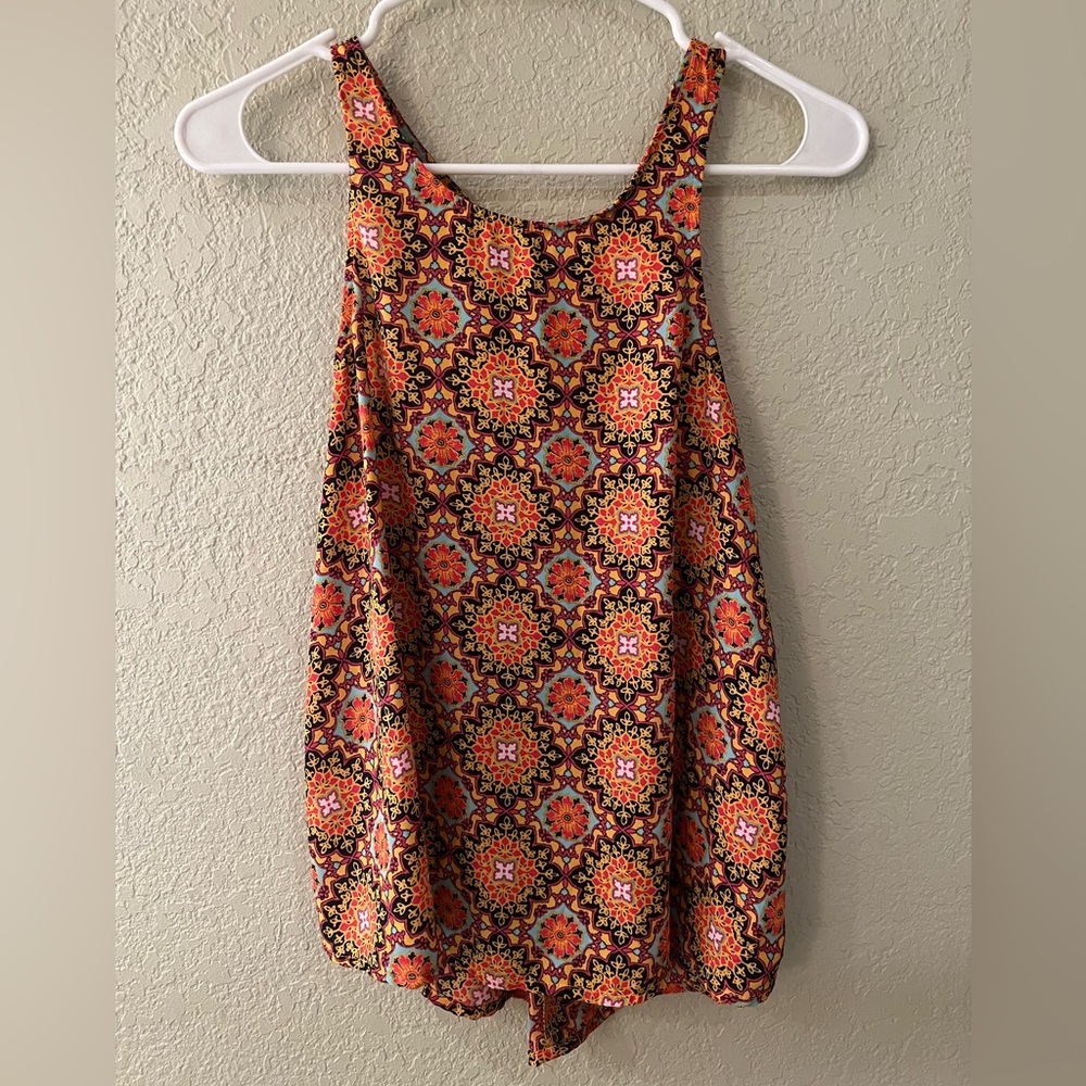 (RUNS A LITTLE BIG) XS Xhailration Floral T-Back Flowy Shirt